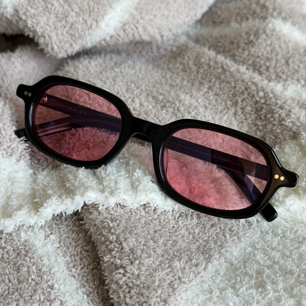 AKILA Psyche Sunglasses (Black/Pink)